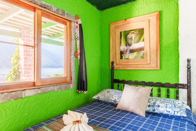 Serie de fotograf&iacute;a de arquitectura y fotograf&iacute;a documental empresarial realizada por Narrativas Digitales para Eco Hotel Uxlabil Atitl&aacute;n en San Juan la Laguna, enfocada en retratar los espacios, al equipo y narrativa visual de la marca