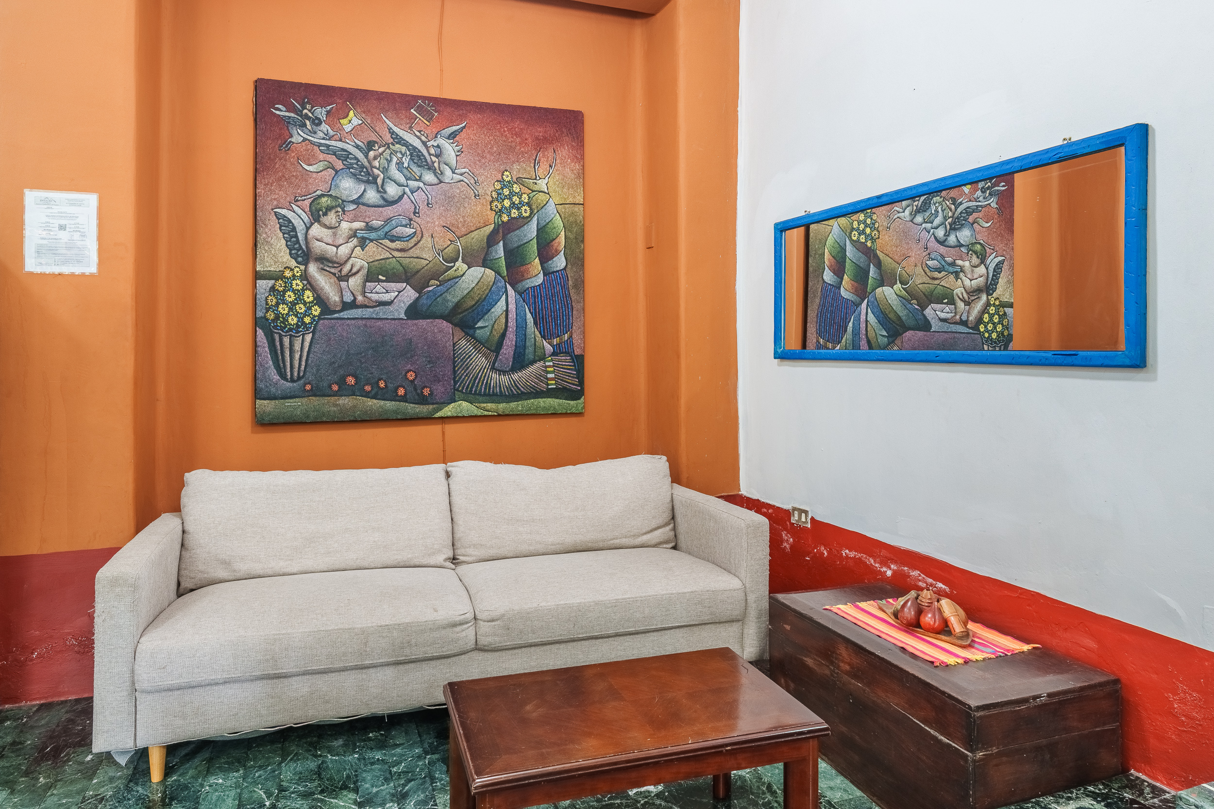 Serie de fotografía de arquitectura y fotografía documental empresarial realizada para Eco Suites Uxlabil en Ciudad de Guatemala, enfocada en retratar los espacios, al equipo y narrativa visual de la marca
